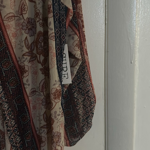 NWT. Woman’s CURE. mesh Kimono in a red / tan floral pattern. Size L. - Picture 12 of 16